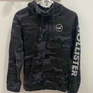 MENS. HOLLISTER HOODIE. XS Black and Grey CAMO.